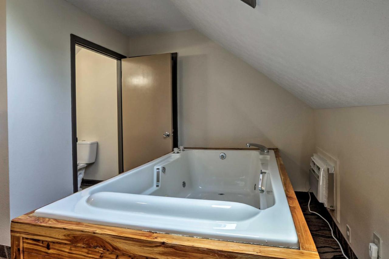 Burkesville Apt With Deck, Views And Pool Access! Ngoại thất bức ảnh