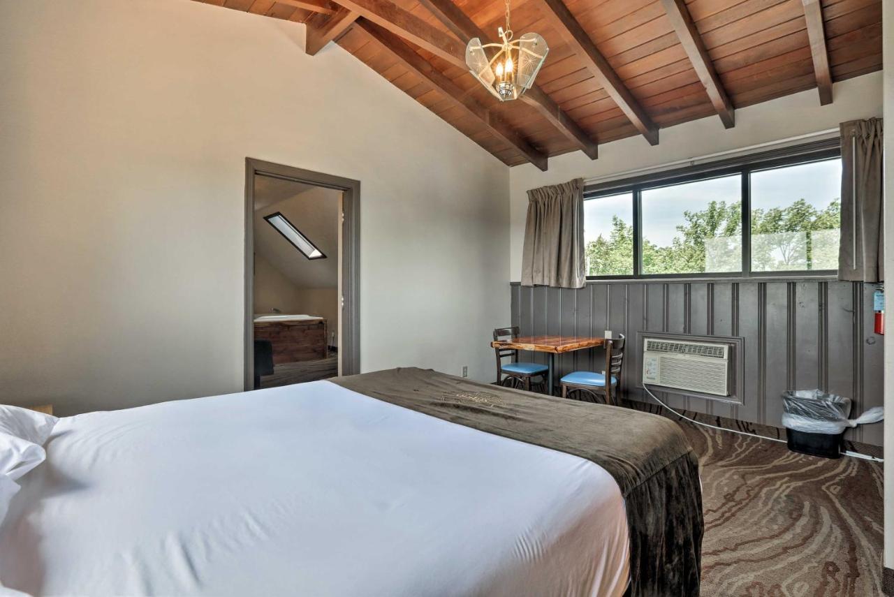 Burkesville Apt With Deck, Views And Pool Access! Ngoại thất bức ảnh